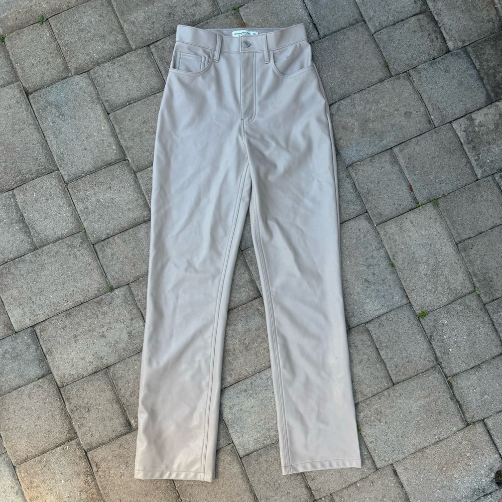 Cream Abercrombie & Fitch Vegan Leather Straight Leg Pants Size 25 / 0